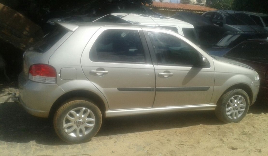 Carro é roubado em Girau do Ponciano e abandonado em Arapiraca