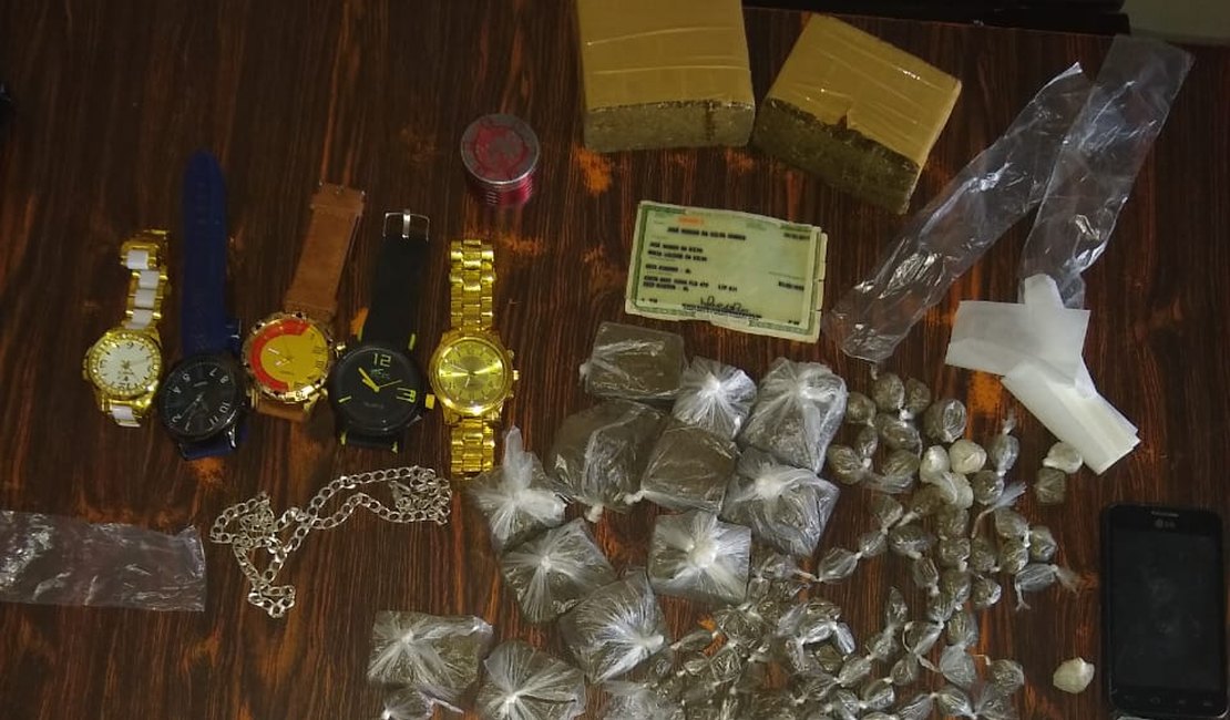 Marido foge e esposa adolescente é detida por tráfico de drogas em Cacimbinhas