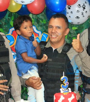 Militares fazem surpresa a criança de Porto Calvo que sonha ser policial