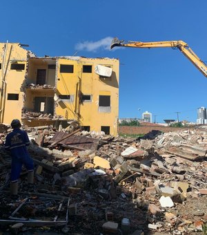 Prefeitura segue com demolição em prédios desocupados do Pinheiro