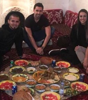 Zagueiro brasileiro é advertido na Arábia Saudita por jantar em restaurante com a mulher