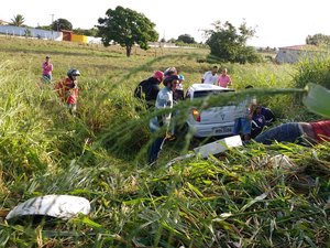 Colisão entre carro e moto deixa dois mortos e um ferido na AL-110