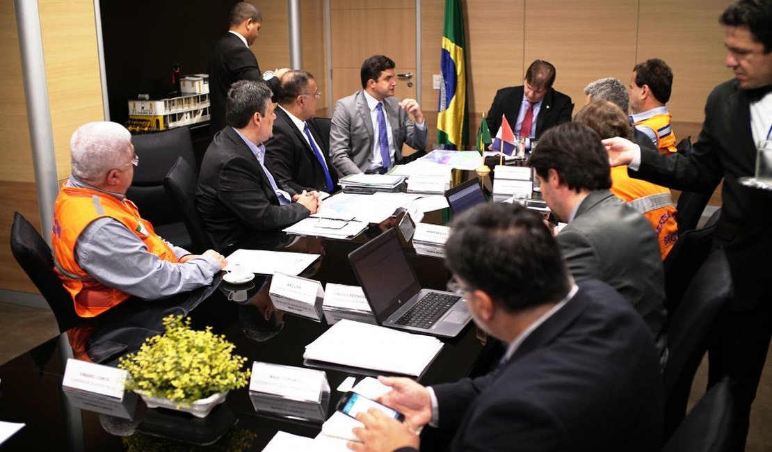 Em Brasília, Rui garante aluguel social para moradores do Pinheiro e adjacências