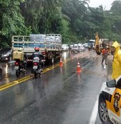 Vias são liberadas após fim de semana de chuvas intensas em Maceió