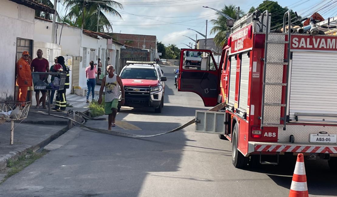 Criança morre carbonizada em incêndio dentro de casa em Delmiro Gouveia