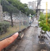 [Vídeo] Câmeras flagram furto em armários de comunicação na capital alagoana