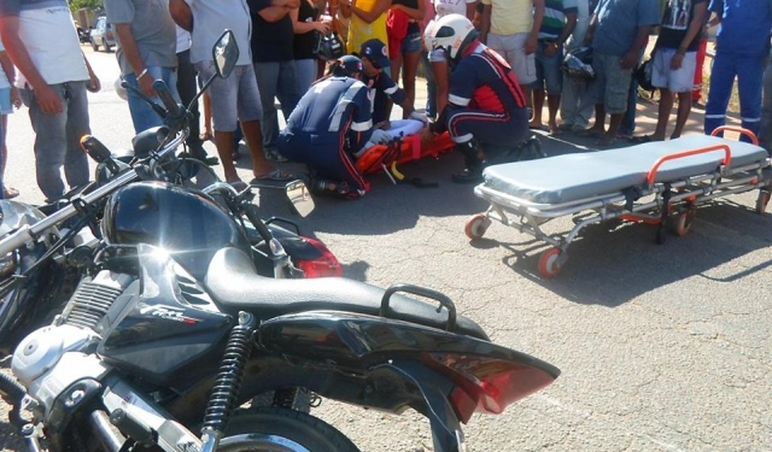 Colisão entre motos deixa uma pessoa ferida na AL-115