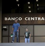 Banco Central estuda permitir que clientes de bancos façam saques em ATMs de rivais