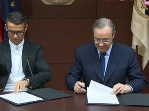 Cristiano Ronaldo renova contrato com o Real Madrid até 2021