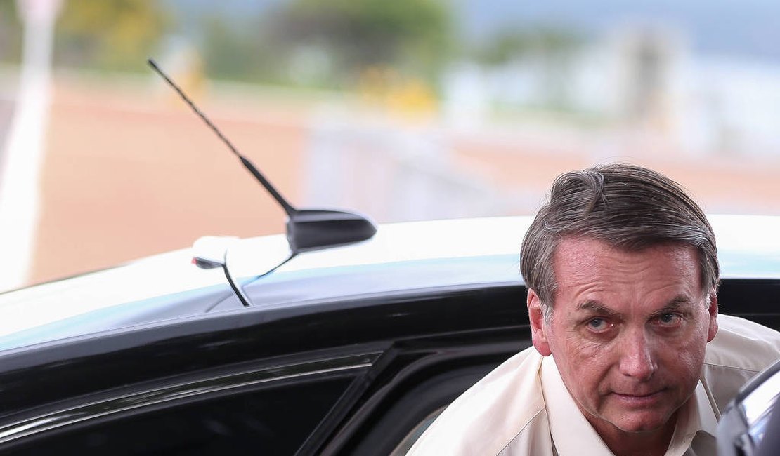 Em novo ataque à imprensa, Bolsonaro diz que jornalistas são 'raça em extinção'