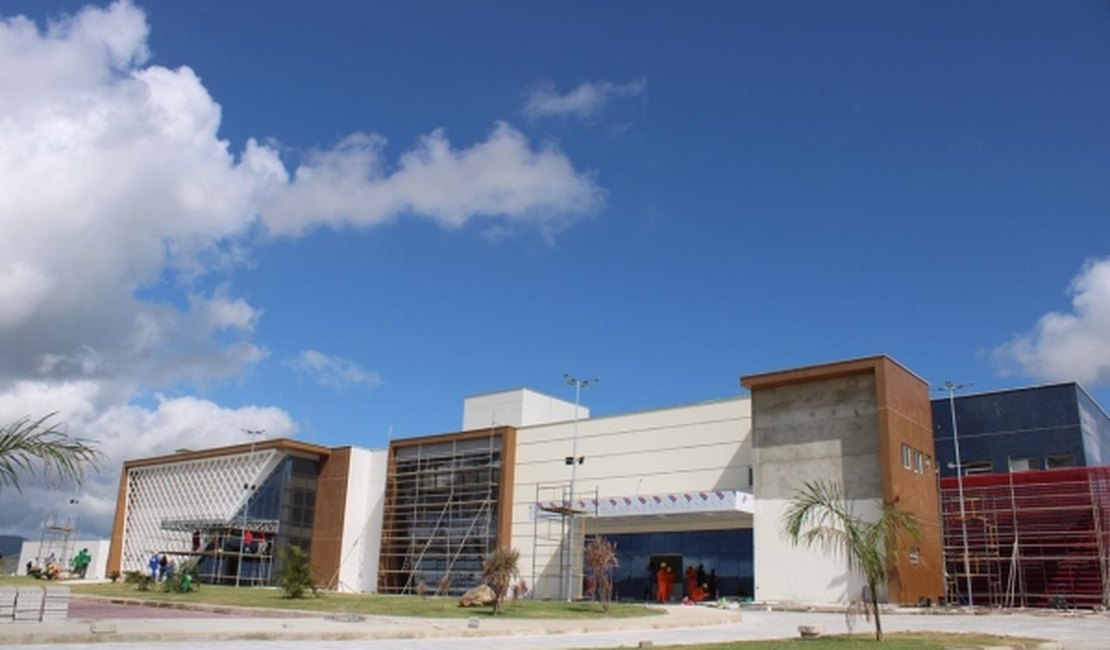 Hospital Regional da Mata será entregue para atendimento geral, afirma Renan Filho