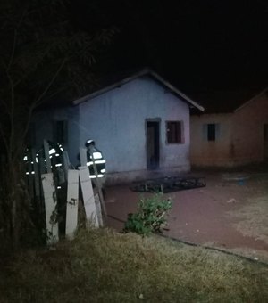 Jovem briga com a mãe, coloca fogo no quarto e foge, em Corumbá