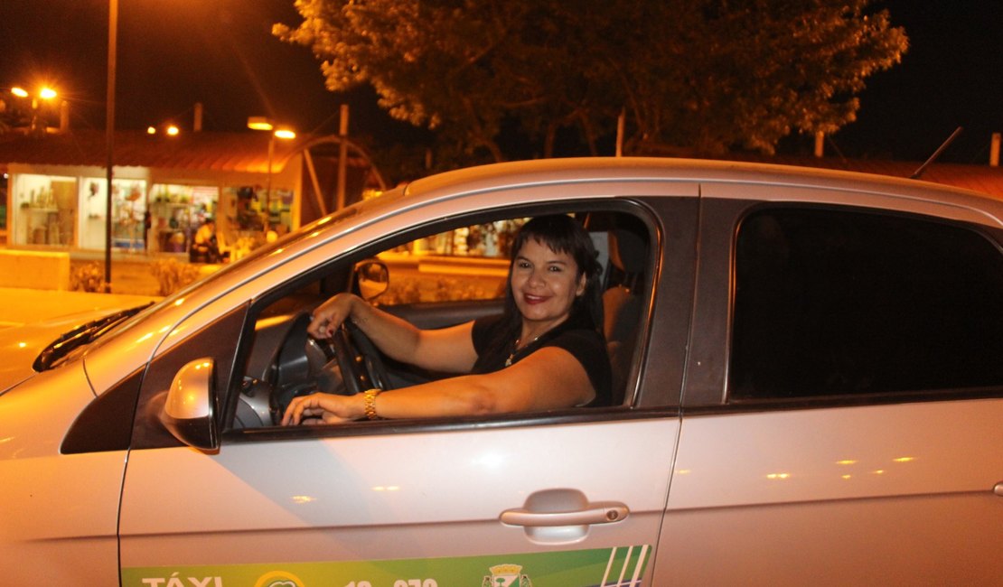 Mulheres que exercem função de taxistas ainda são minoria em Arapiraca