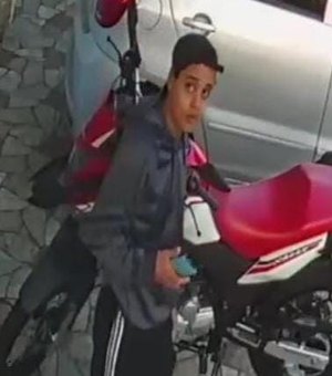 [Vídeo] Suspeito rouba moto em menos de trinta segundos no Tabuleiro dos Martins