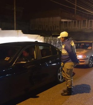 Operação Lei Seca aborda 148 veículos em Maceió