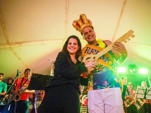 Arapiraca abre o carnaval com escolha do rei momo, rainha do carnaval e melhor estandarte