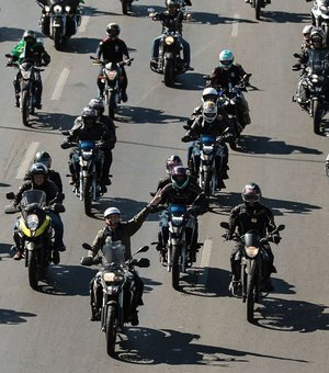Brasília: presidente faz passeio de moto neste domingo de Dia dos Pais