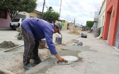Secretaria de Desenvolvimento Urbano e Obras revitaliza ruas de Arapiraca