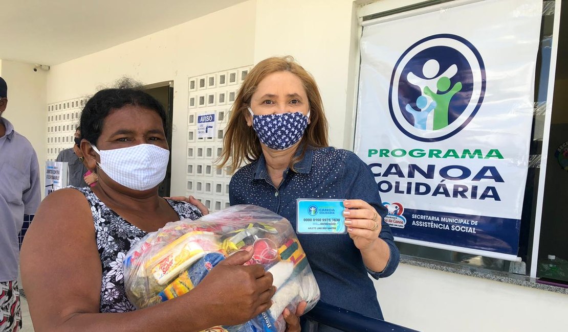 Programa Canoa Solidária beneficia famílias com a entrega de cestas básicas