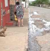 [Vídeo] Moradores de residencial em Arapiraca denunciam desperdício de água e esgoto estourado