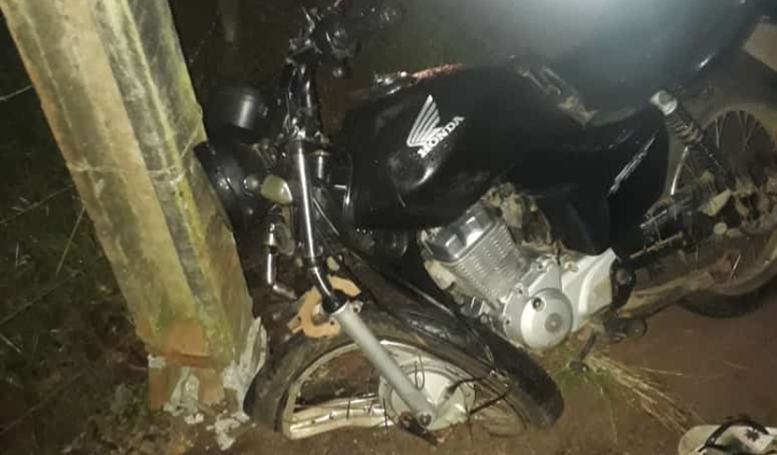 Motociclista perde controle do veículo e morre após colidir em  poste
