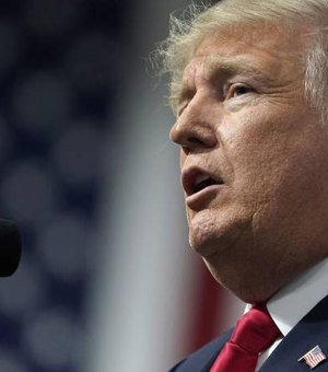 Trump expulsa 60 russos dos EUA e ordena fechamento de consulado