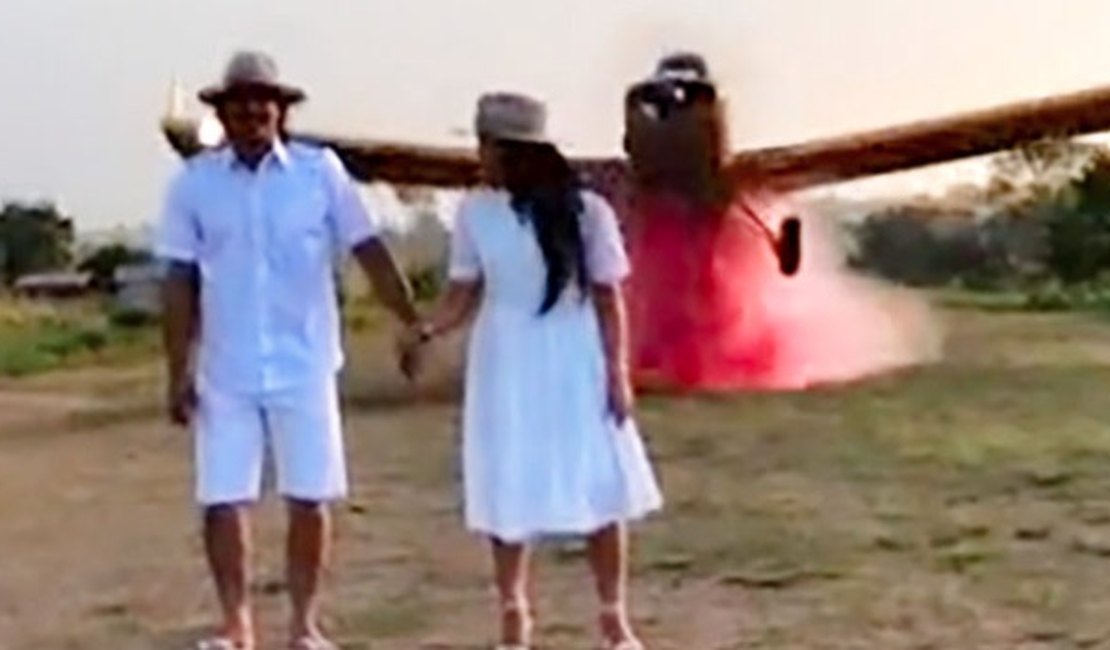 PERIGO: Casal quase é ‘atropelado’ por avião em chá revelação realizado em Rondônia