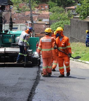 Prefeitura de Maceió avança com serviços de pavimentação asfáltica na Chã da Jaqueira