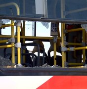 Homem é preso após quebrar janela de ônibus em Maceió 