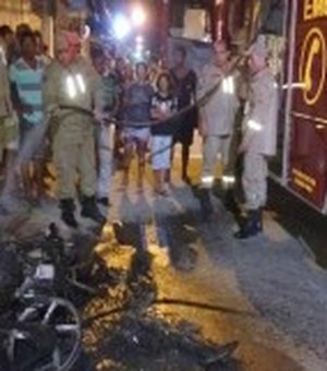 Motocicleta pega fogo após colisão em Maragogi