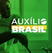 Beneficiários do Auxílio Brasil devem levar a declaração escolar para atualizar dados