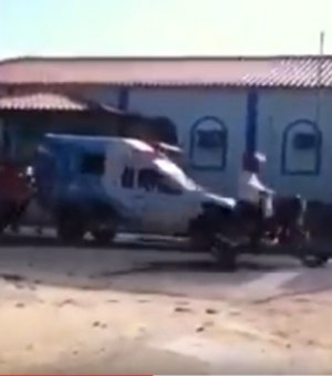 [Vídeo] Pacientes empurram ambulância de Girau