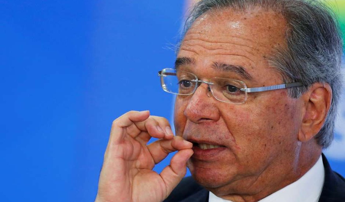 Guedes diz que Bolsonaro está sintonizado com agenda de privatização e brinca: 'já, já chega na Petrobras'