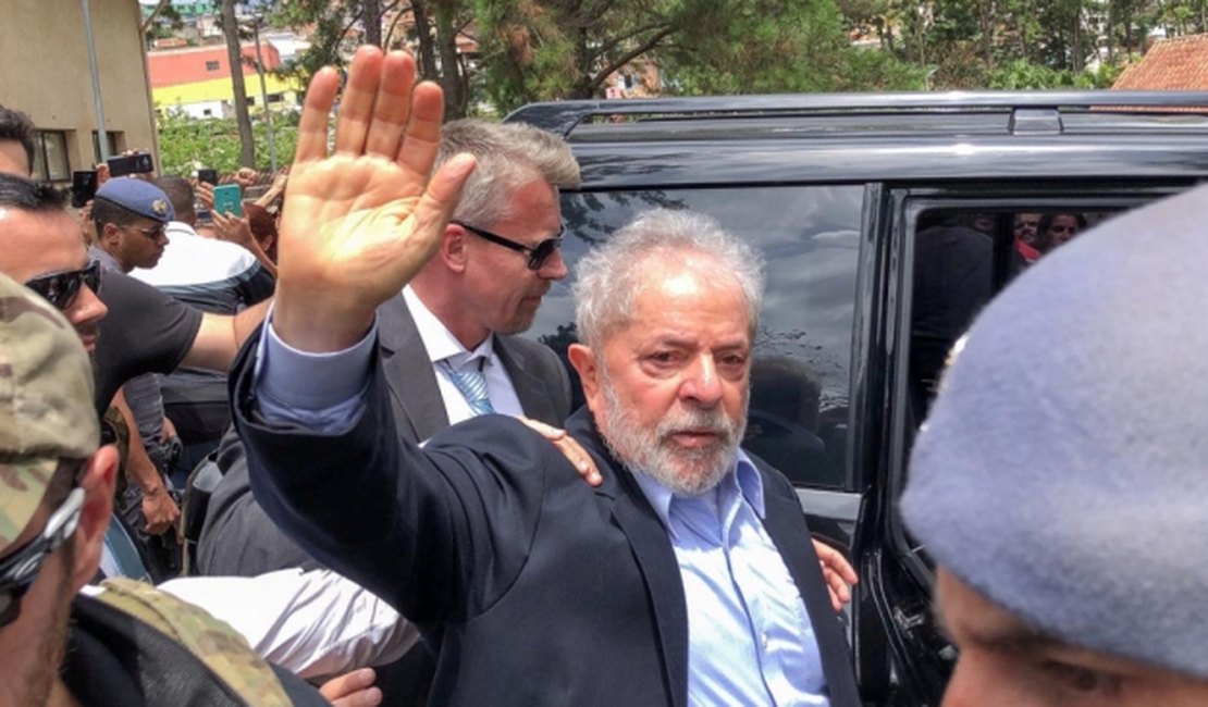 Atos políticos em várias cidades marcam aniversário de Lula
