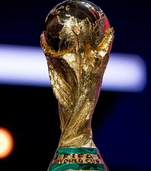 Torcedores de seleções eliminadas se juntam a cambistas na Copa da Rússia
