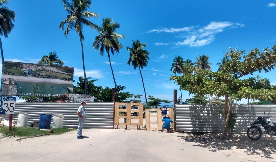 [Vídeo] Muro que impedia acesso à Praia de Milagres é derrubado