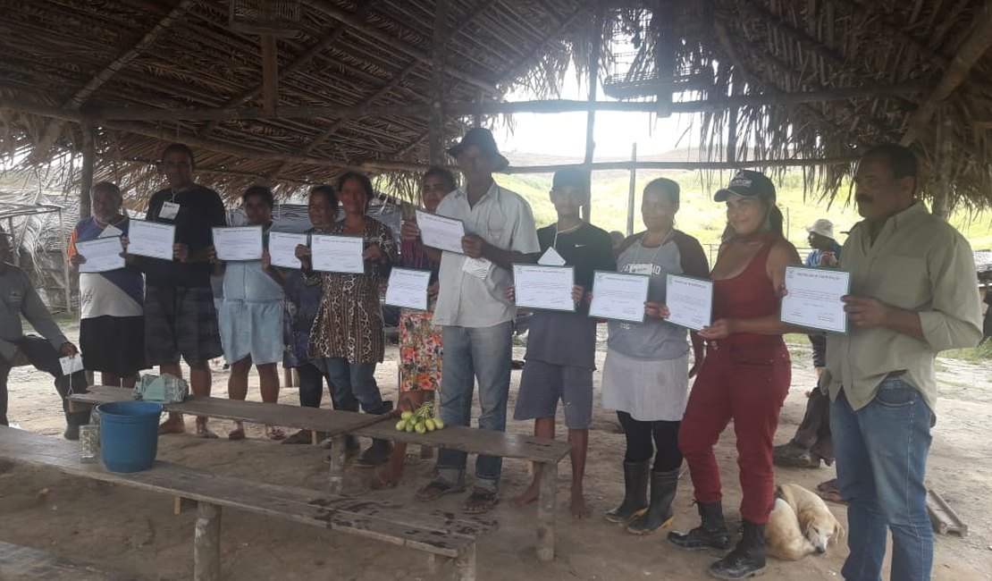 Moradores da zona rural de Porto Calvo fazem cursos de capacitação