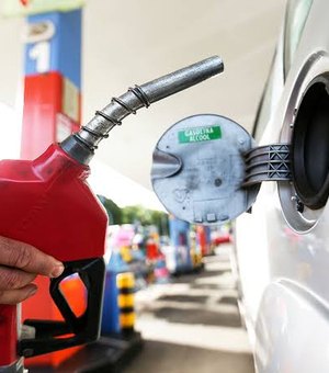 Combustível mais barato faz país ter a maior deflação mensal desde 1998