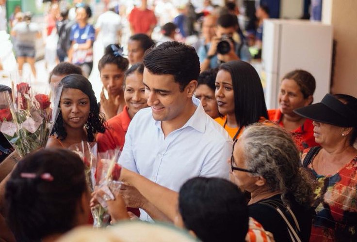JHC encantou às ruas e coletivos de Maceió com a distribuição de Rosas no dia das Mulheres
