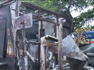 Food trucks são destruídos durante incêndio na antiga Amélia Rosa