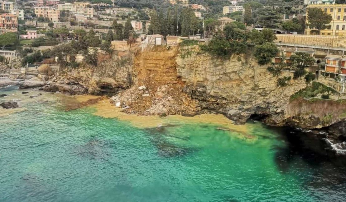 Deslizamento de terras em cemitério italiano lança caixões para o mar