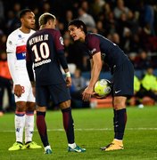 Estrelas do PSG, Neymar e Cavani se desentendem em cobrança de pênalti
