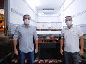 Governador comemora chegada de 27.500 doses da vacina de Oxford contra Covid