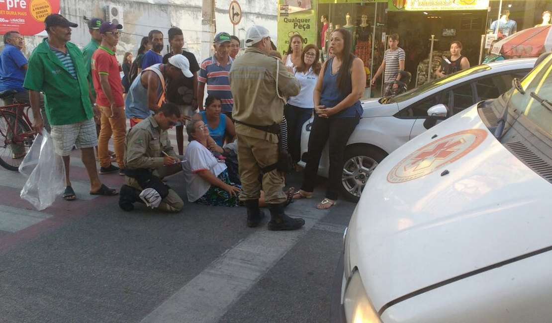 Mulher é atropelada na faixa de pedestre no Centro de Arapiraca