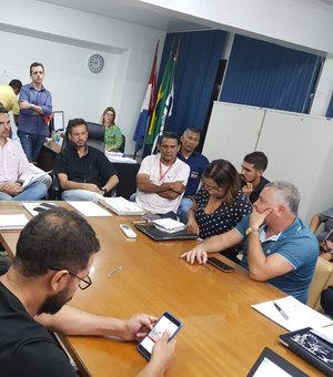 Servidores públicos de Maceió se reúnem em assembleia para discutir greve