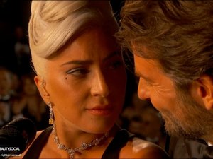 Ex-esposa de Bradley Cooper comenta química do ator com Gaga