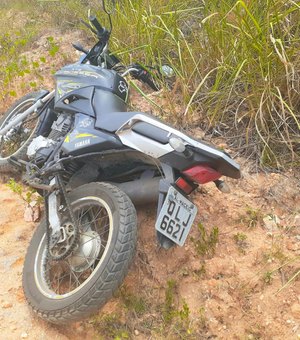 Moto roubada é abandonada às margens de estrada vicinal