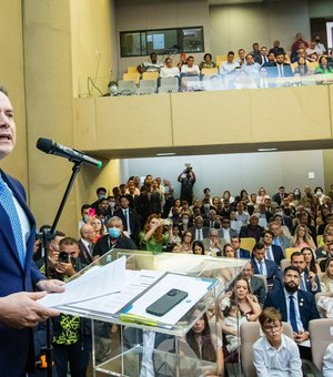 Durante diplomação, Renan Filho diz que resultado das urnas restaurou a democracia e pediu união dos eleitos para reconstruir o país