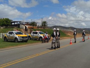 Polícia Rodoviária aborda 71 veículos durante operação nas AL 105 e 450