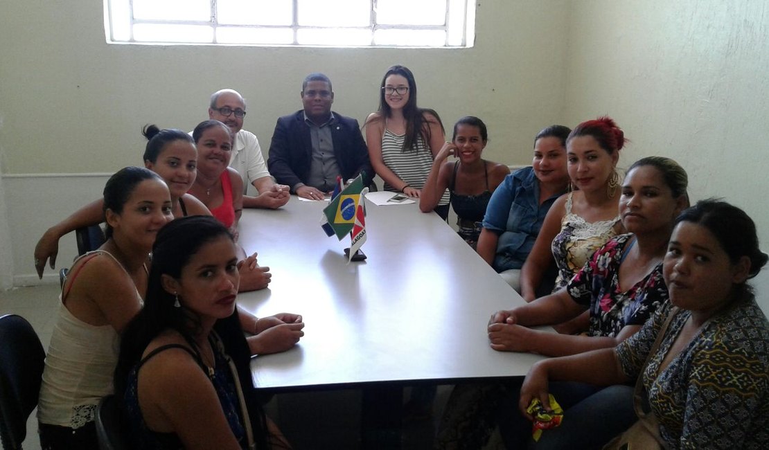 Familiares de detentos denunciam redução de alimentos, banho de sol e energia no presídio